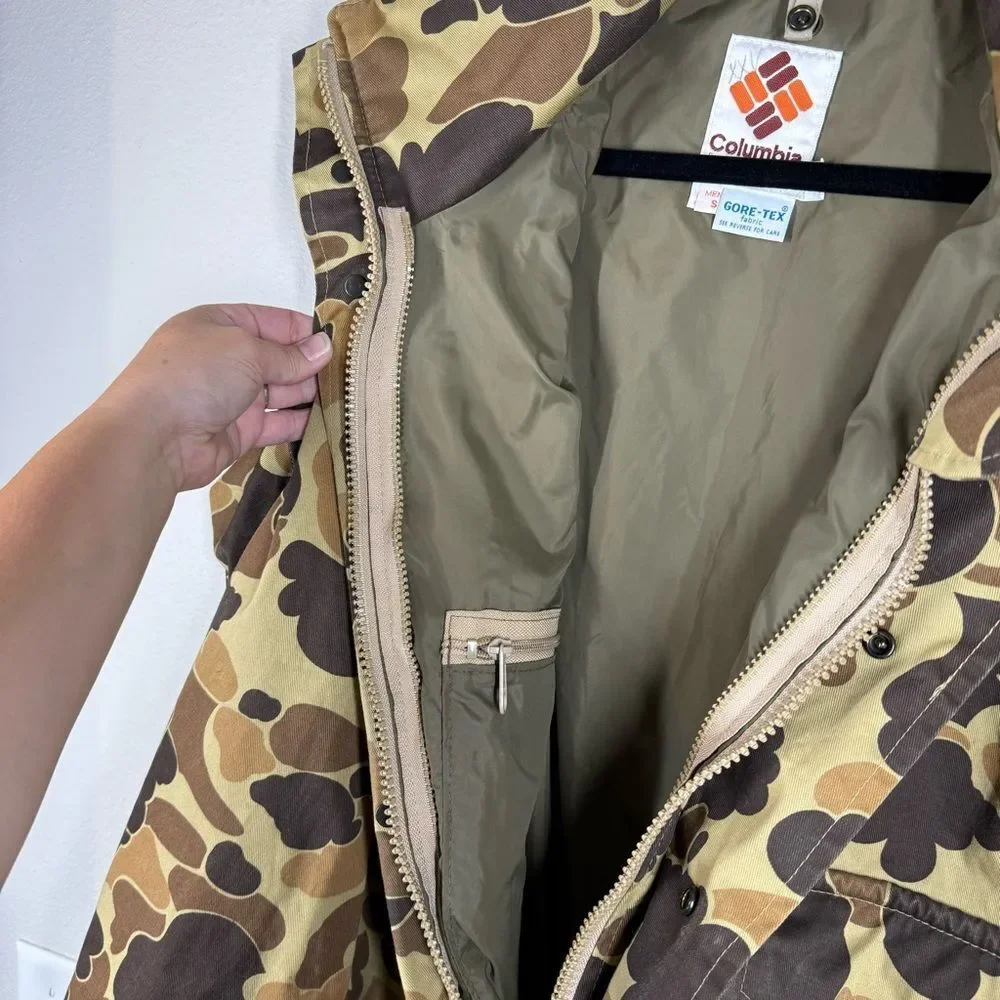 Vintage Columbia Gore-Tex Duck Camouflage Hunting Jacket Outdoors Size Small